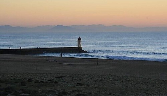 <- DIRECT on this BEACH, bright; SEA VIEW. T2 * 42m2 + TERRACE + WIFI garage