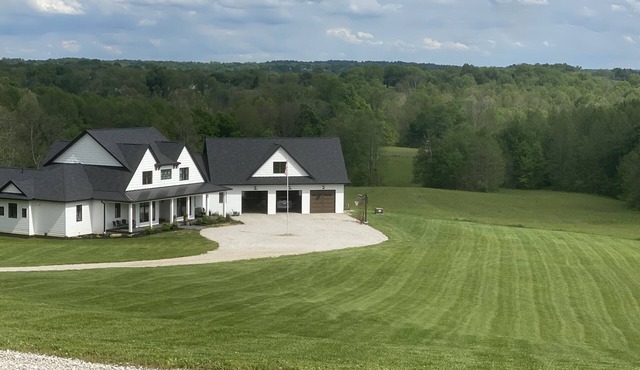 Direct path of Eclipse 2024. 5,000sqft home inground Pool 27acres hiking trails.