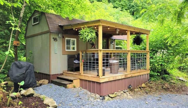 DIRECT STREAM FRONT Mountain Tiny Homenn
