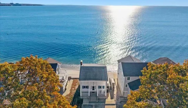 Direct Waterfront Beach House with Panoramic Views