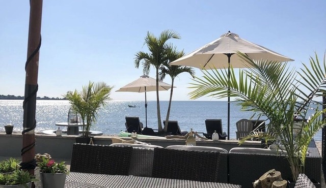 Direct Waterfront "The Palms" Beach House