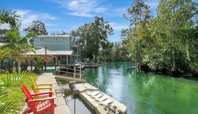 DIRECT WEEKI WACHEE RIVER FRONT! NEW CUSTOMHOME! WELCOME TO RIVER MARGARITAVILLE