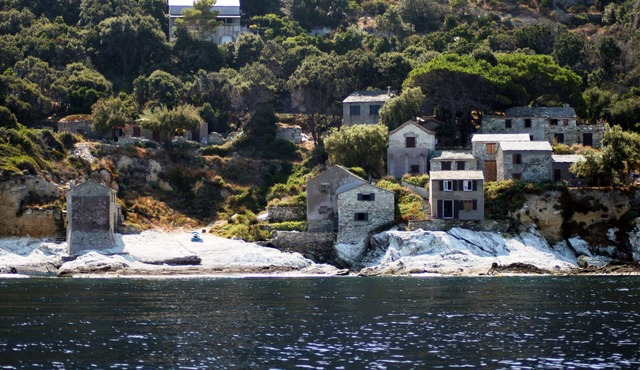 Directly at the water's'edge, in the front line on the rocks