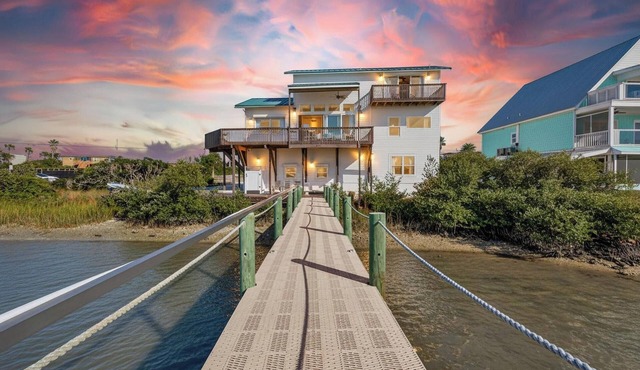 Directly on Intracoastal Sunsets on the East Coast, king beds in every bedroom!