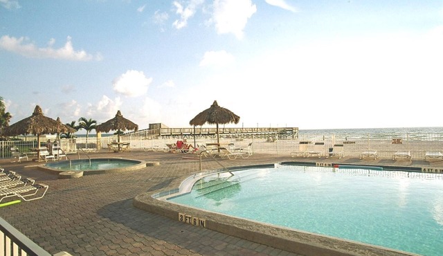 DIRECTLY ON THE BEACH -Perfect for a Family Vacation.