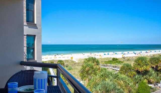 Directly on the Beach. Walk to Shops, Dining & Activities. Heated Pool & Hot Tub. St Pete Beach!