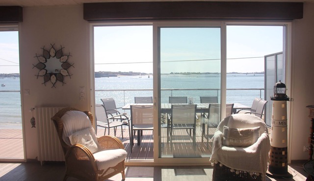 Directly on the beach, unique sea view, quiet, Clévacances rating, for 8 persons