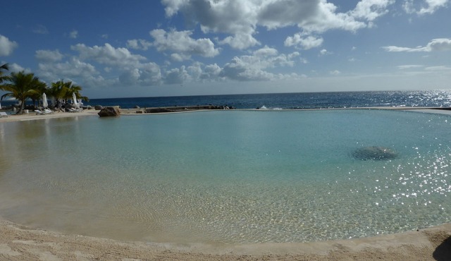 DIRECTLY ON THE CARIBBEAN SEA, 3 BEDROOM APARTMENT, GARDEN&POOL&DIRECT ACCESS TO THE SEA!