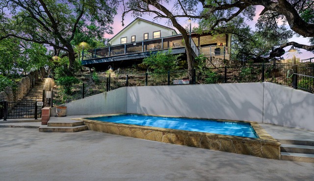 Directly ON the Frio River in Concan, TX, private swimming pool, huge outdoor gathering space