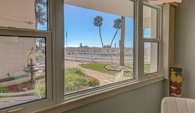Directly on the Gulf - Unit 6 - 1 Bedroom - Ground Floor - Sleeps 4