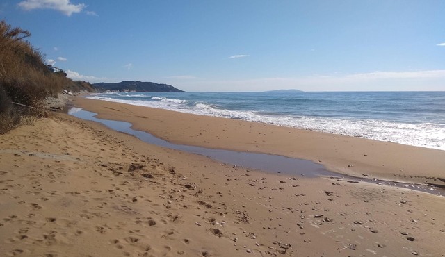 DIRECTLY ON THE SEA CHARMING MAISONETTE APARTMENT for 2 to 5 guests