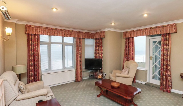 DIRECTORS BOX, romantic, country holiday cottage in Bridlington