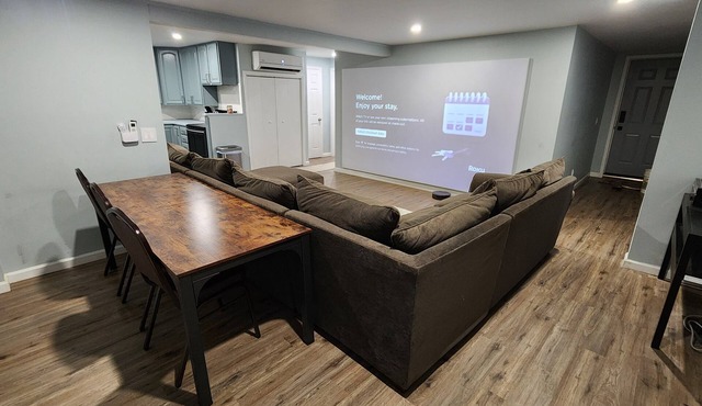 Director’s Cut Getaway - 4BR Sleeps 10-Smart Home