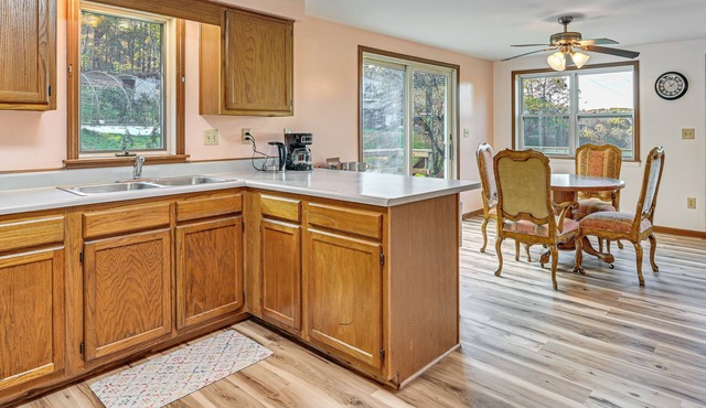 Dirt Road Digs - Quiet Home in Lakeville!