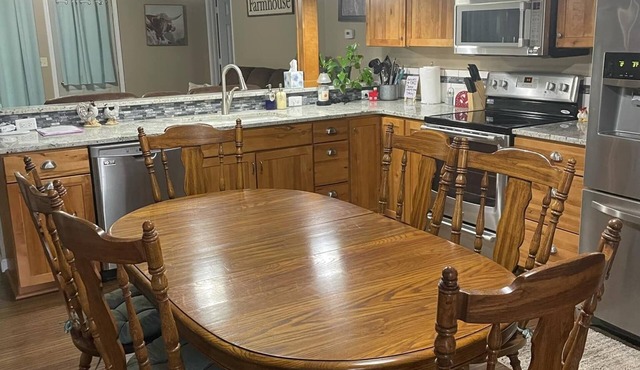 Dirt Road Inn, Charming 2-bedroom house located out in the beautiful countryside