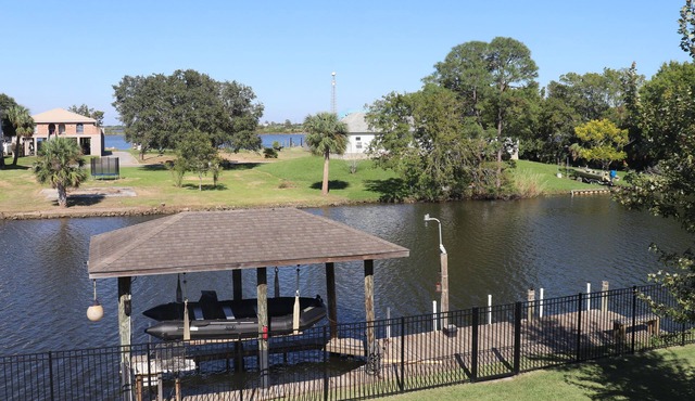 Dirty South Bayou Bed & Breakfast - Only 25 min from downtown NOLA