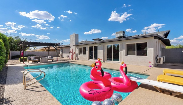 Disco Dino: Pool, HotTub & Game Room Sleeps 18