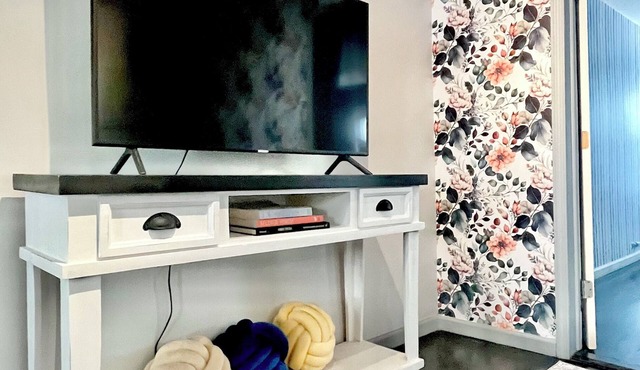 Disco House - Comfortable Beds - Steps to Highline