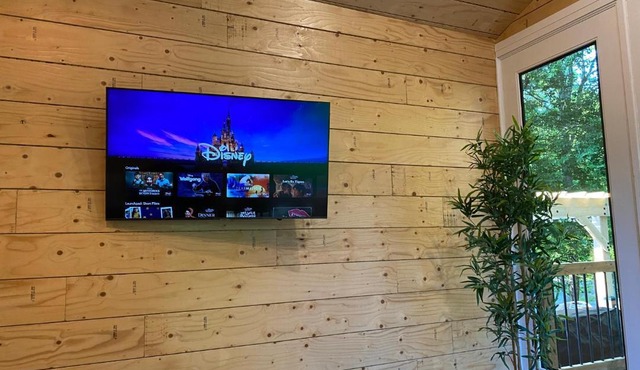 Disconnect From Reality/River House/Hot Tub/Pet Friendly