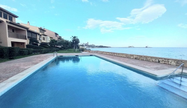 Disconnect with fabulous ocean views, ideal for families.