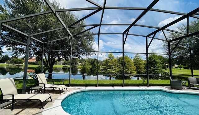 DISCOUNT! DISNEY parks Family friendly. Spacious and single level luxury home.