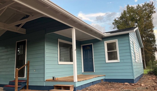 DISCOUNT FOR REVIEWS OF NEWLY LISTED 2-bedroom Farm house