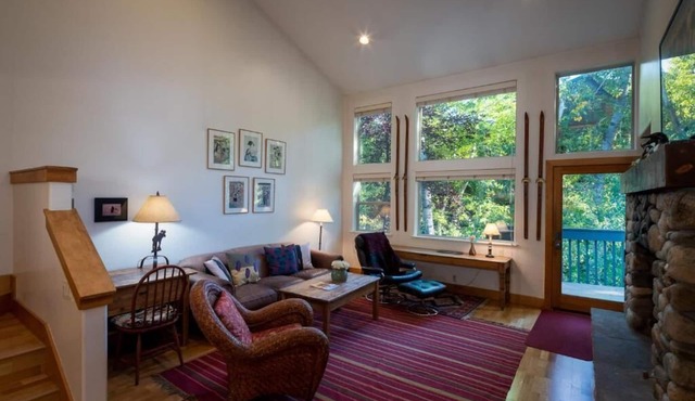 Discount from 11/05-12/19, excellent skiing, walking distance from the condo