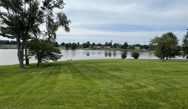 Discount pricing for last summer weekend available! Lakeview 5-bedroom house