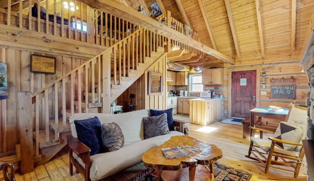 DISCOUNTED! A Blue Ridge Haven just off the BR Parkway and wineries!