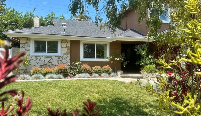 Discounted Extended or Insurance stay. Beautiful stocked home w/Hot tub/Fire pit