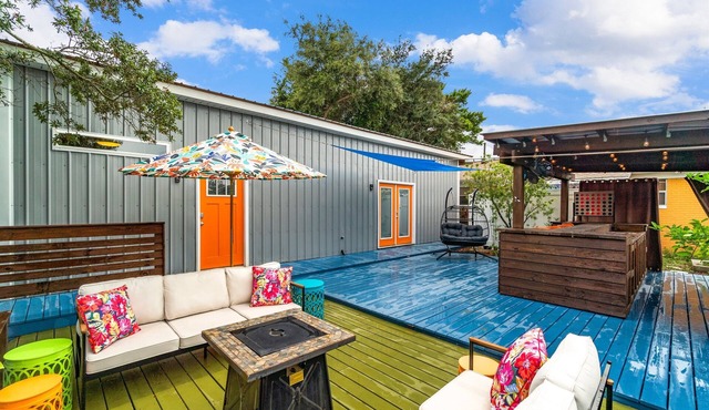 Discounted Rates l 5 Mins Beach & 30A l Outdoor TV for Football Games