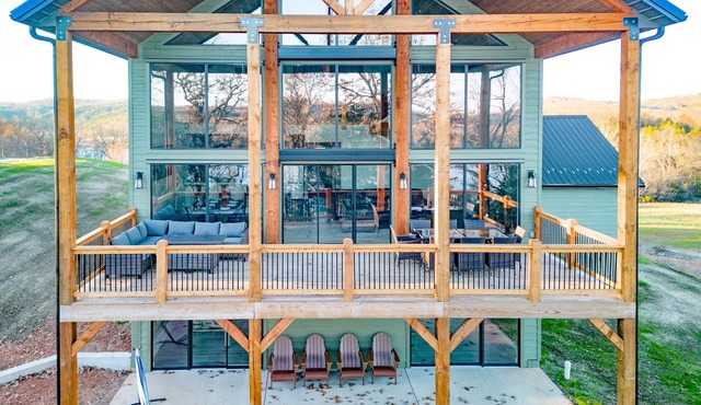 Discounted rates for Winter! Table Rock views! 6 Bdm