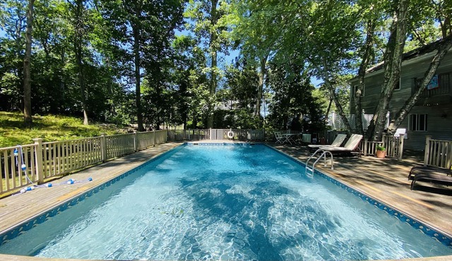 Discounted rates Sag Harbor house with bay beach access and Heated Lap Pool