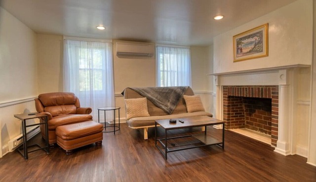 Discounted Stays | 1BR | Dog-Friendly | King | A/C