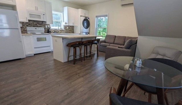 Discounted Stays | 2BR | Dog-Friendly | King | A/C