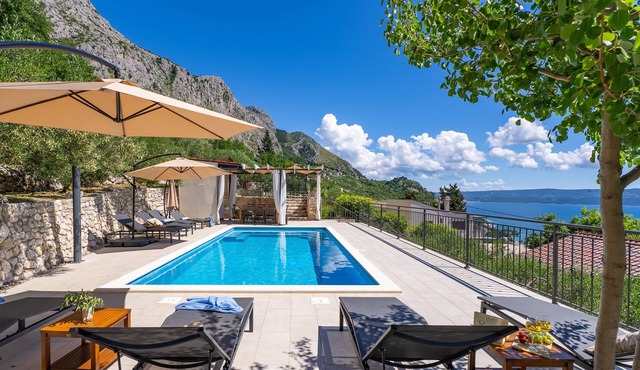 Discounted ! VILLA B2B with heated pool and panoramic sea views!