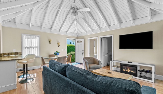 DISCOUNTS for SPRING! Ocean views, Walk to Beach, Central AC, 4 Car Parking