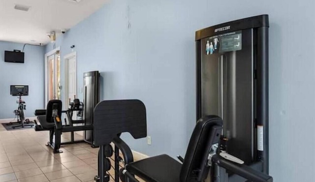 Discover " a spacious 3-bedroom house Enjoy a pool in the condo, fitness room,