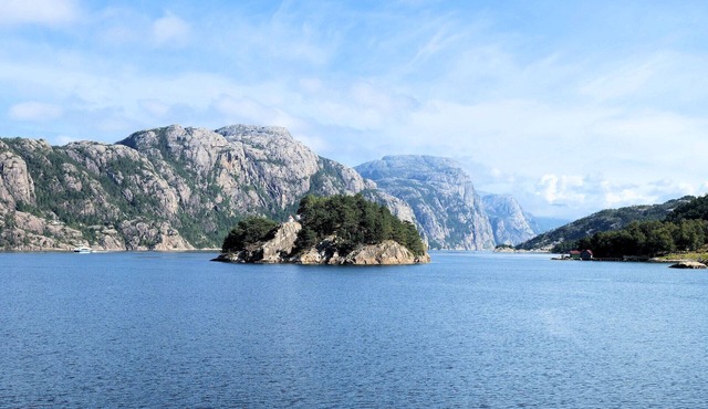 Discover an Upscale Northern California Room Offering the Comforts of Home