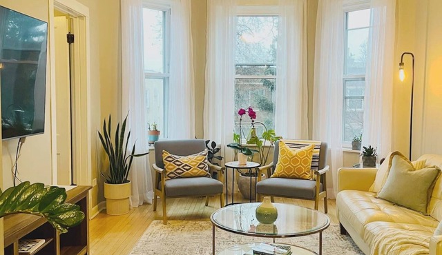 Discover and Experience the Ultimate Stay in Logan Square/Avondale's Retreat