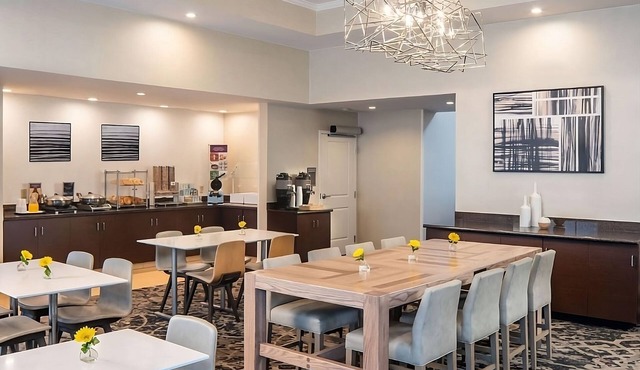 Discover Brentwood & Nashville from your Home Away from Home! Free Breakfast!
