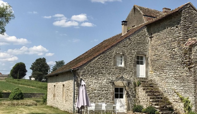 Discover castle life, rent the green house!