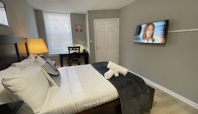 Discover Charm City from a Cozy Retreat