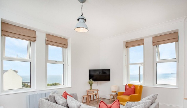 Discover coastal bliss at Spindrift – a stylish, two-bedroom apartment in Westward Ho.