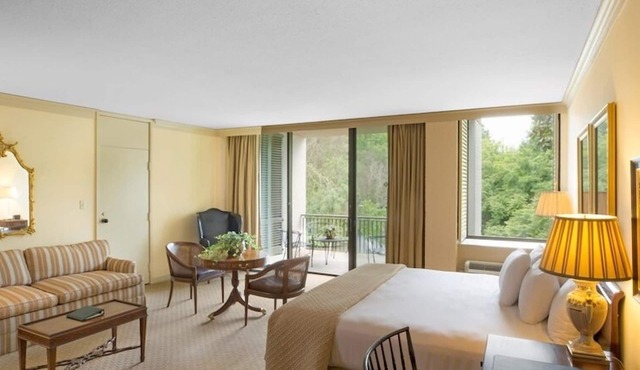 Discover Colonial Williamsburg! Minutes Away from History