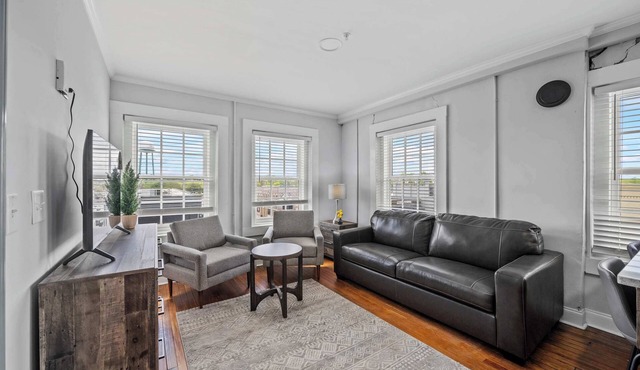 Discover Conway Trendy Downtown Loft