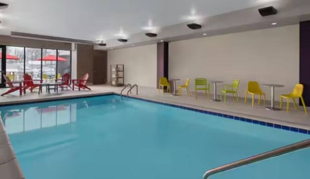 Discover Des Moines from a Cozy Suite Near Capitol – 3.1 Miles