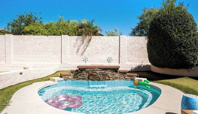 Discover Desert View charm, steps away from shopping at Desert Ridge Marketplace