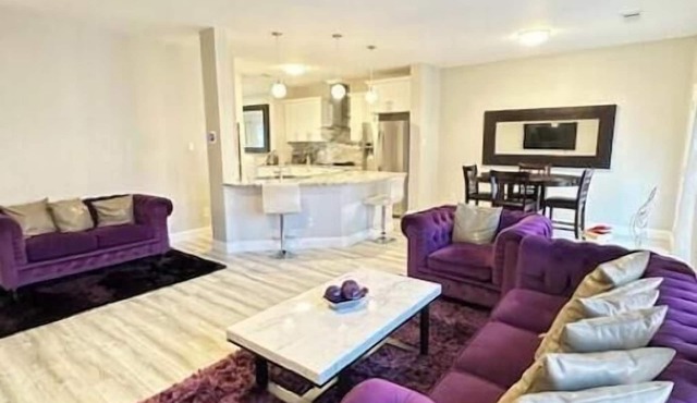 Discover family fun @ our 4-bedroom Lancaster retreat, 15min drive to Dallas Zoo