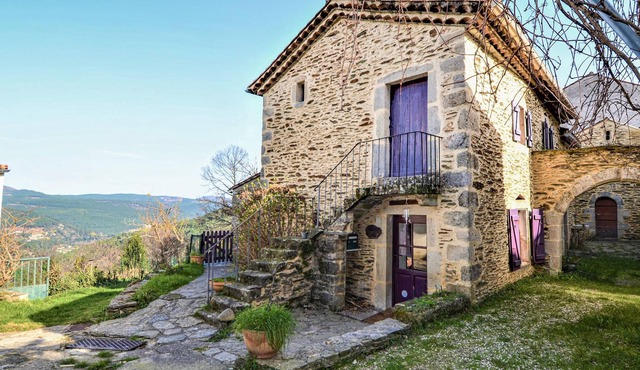 Discover this pretty cottage in the Cevennes.